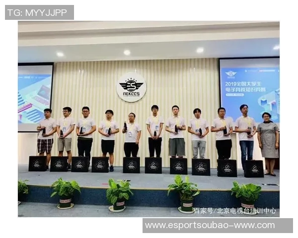 电竞数据背后的故事杨秀英与英雄联盟的奋斗与成长之路